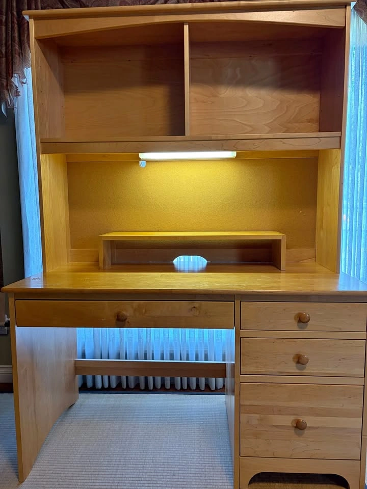 High quality custom-made desk for sale!