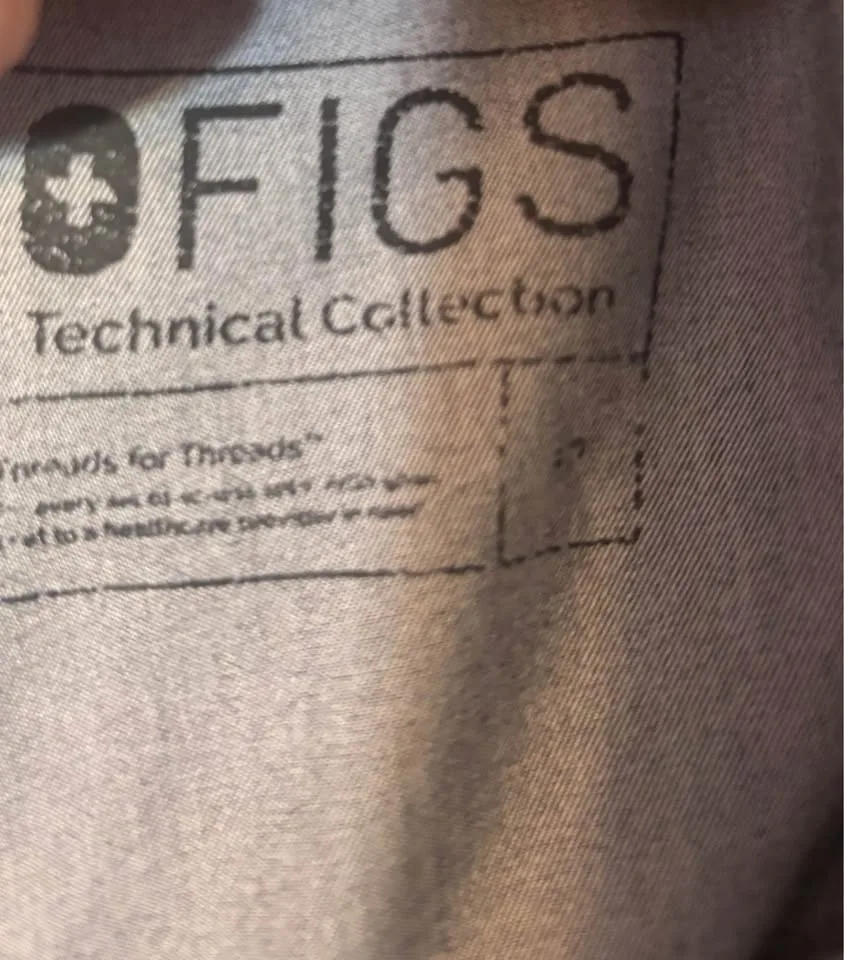 FIGS scrub Pants 9 pockets Medium men in good condition image indicator(5)