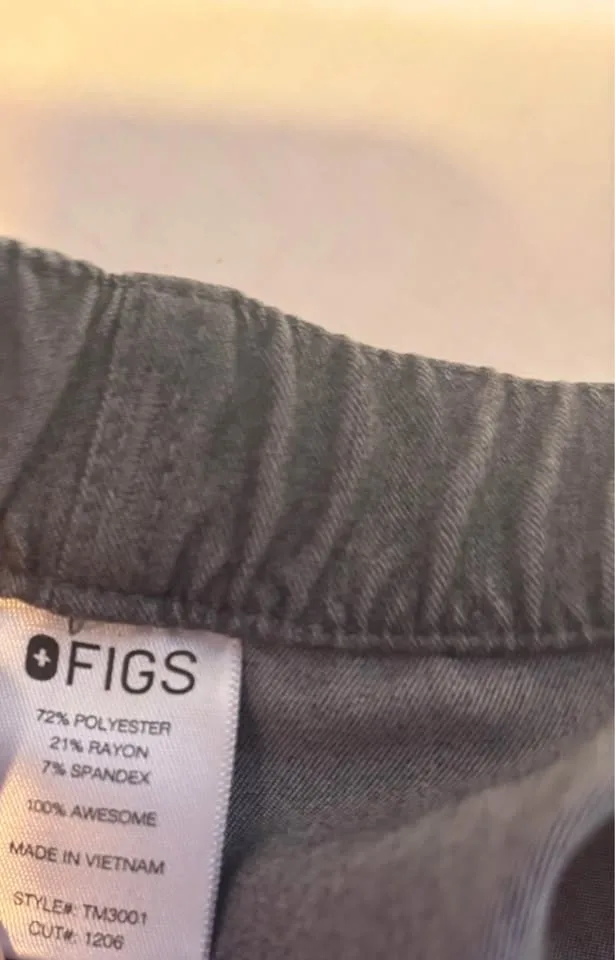 FIGS scrub Pants 9 pockets Medium men in good condition image indicator(6)