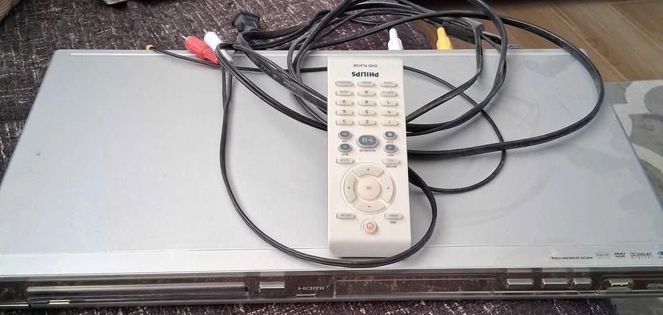 Philips DVD Player with DVD Movie Lot - photo 2