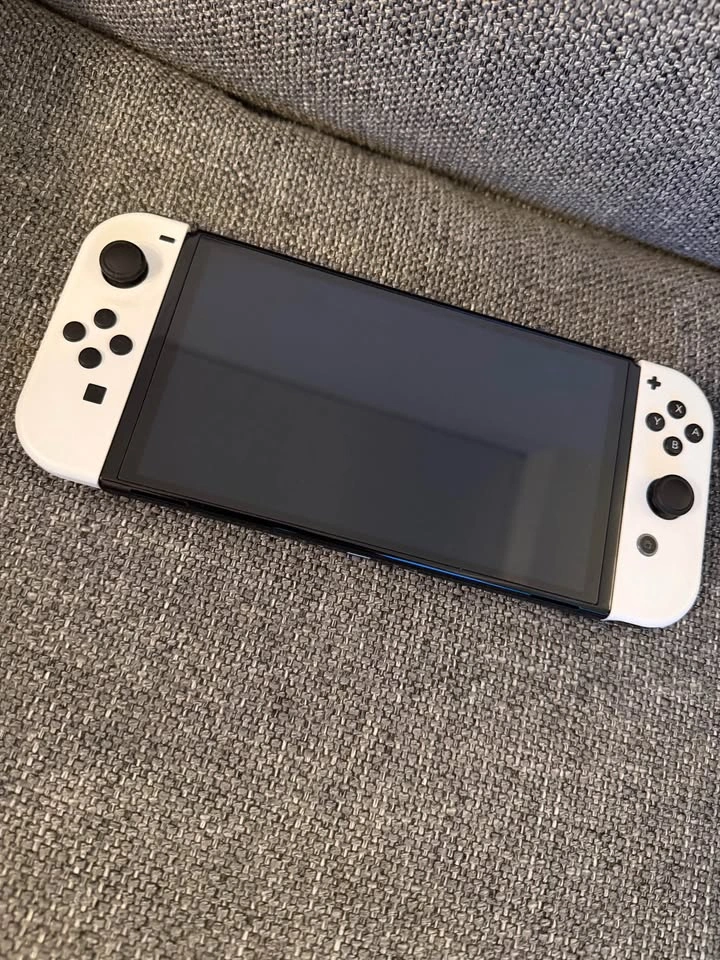 Nintendo Switch OLED - photo 4
