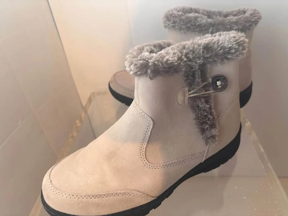 Khombu Women's Boots Size 8 image indicator(2)