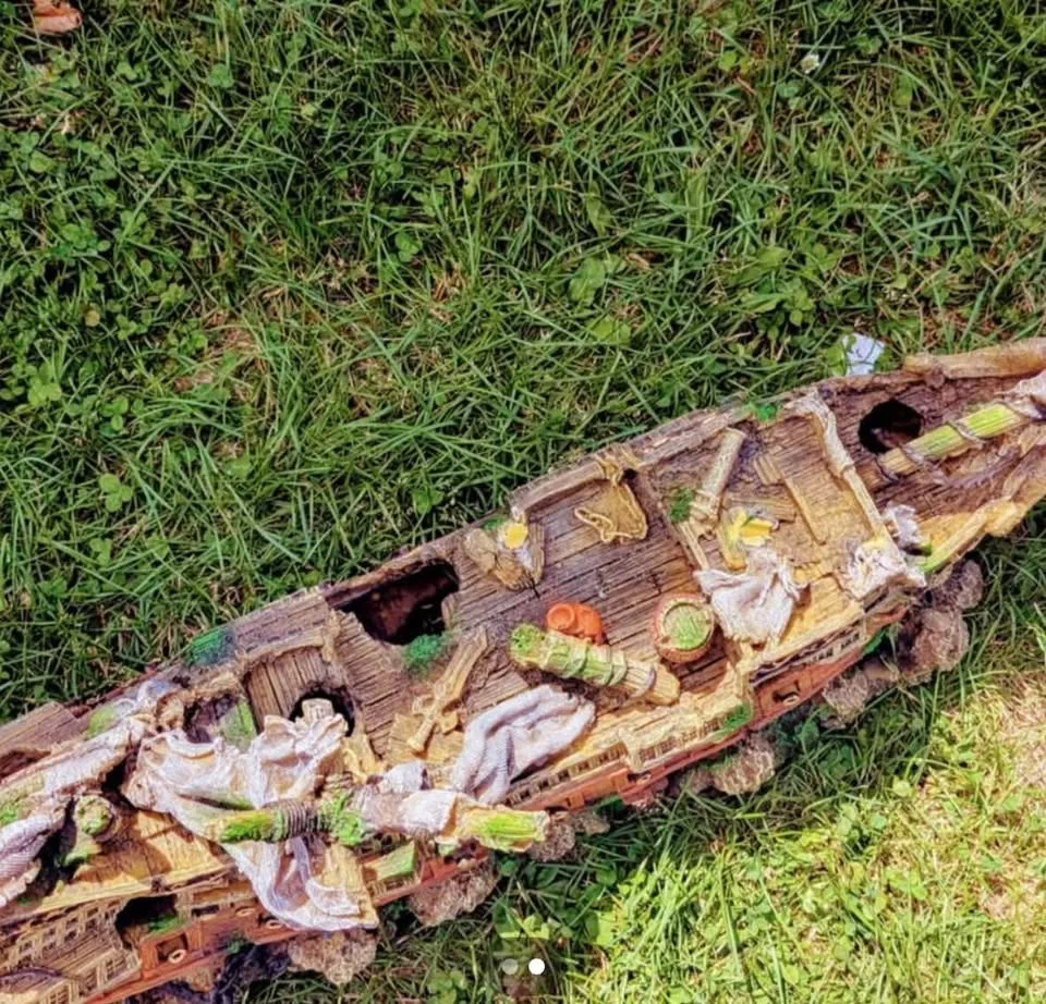 Top Fin Ship Aquarium Ornament image indicator(2)