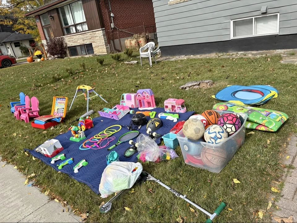 Garage sale in North York