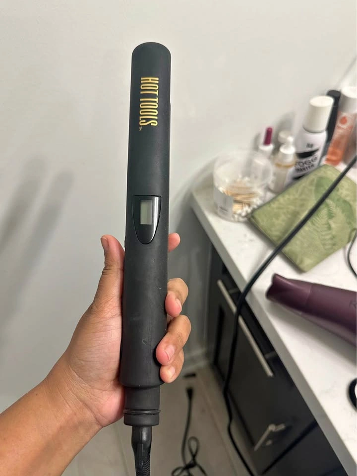 Hot Tools Hair Straightener (Move out Sale)