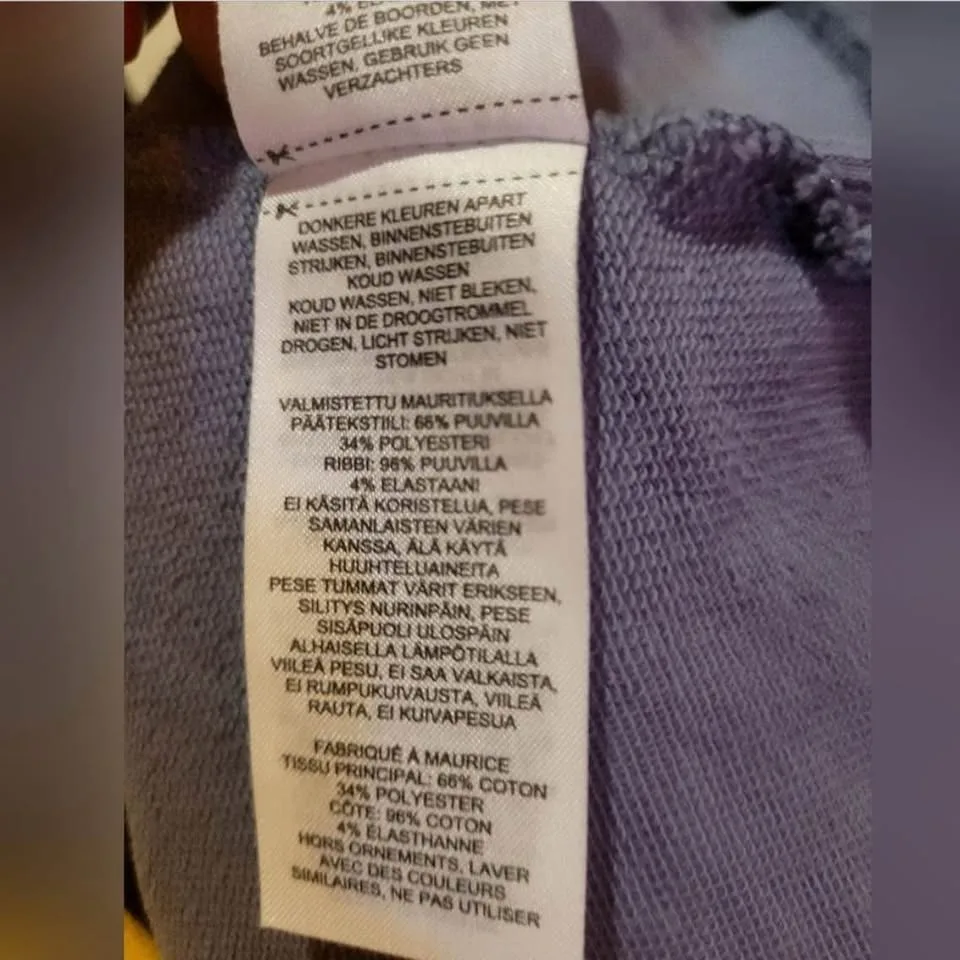 Gymshark cropped top Small purple sportswear image indicator(7)