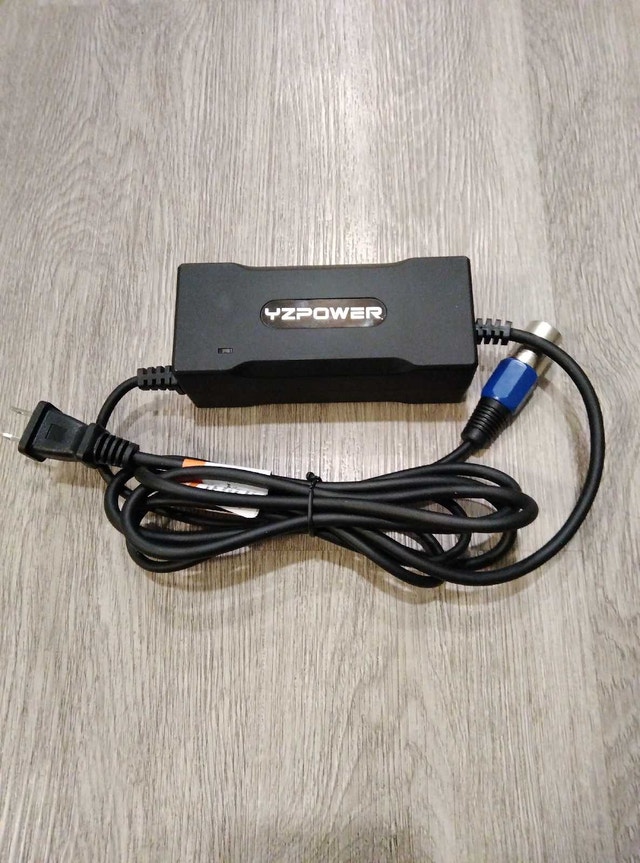 Lithium batteries & charger for sale - photo 4