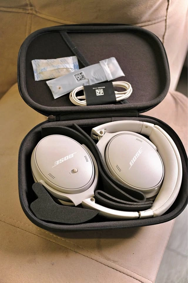 Bose QuietComfort Headphones (White Smoke) — Open Box