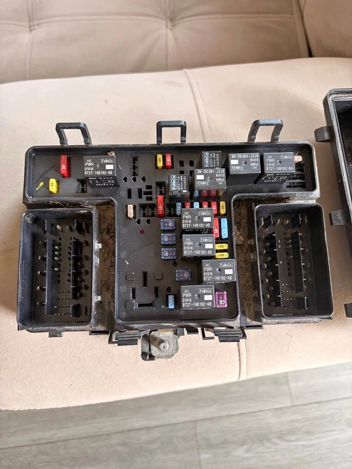 2017–2020 Ford Fusion Engine Fuse Box / BCM (OEM)