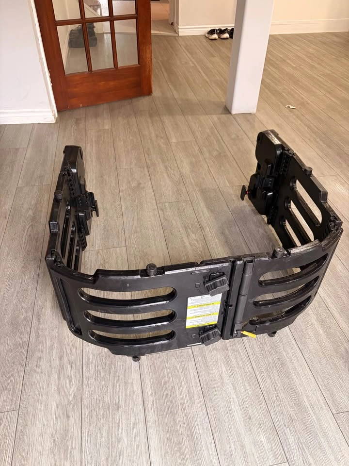 OEM Ford Folding Bed Extender / Truck Bed Cargo Extender - photo 3