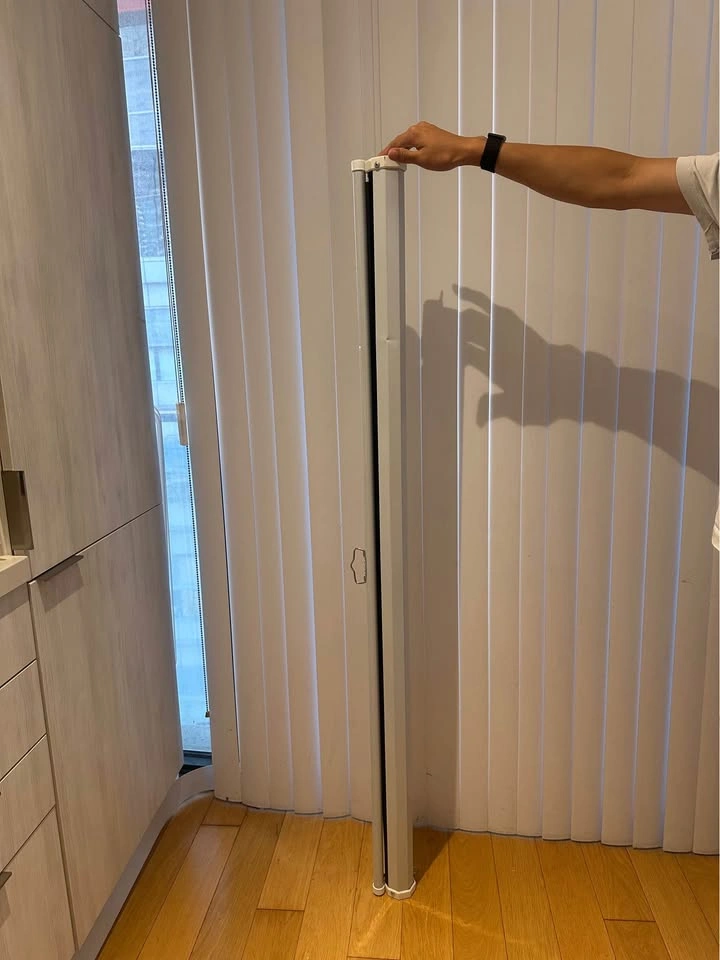Retractable projector screen - photo 2