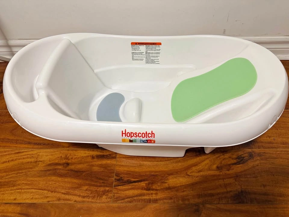 Hopscotch Lane Baby Bathtub