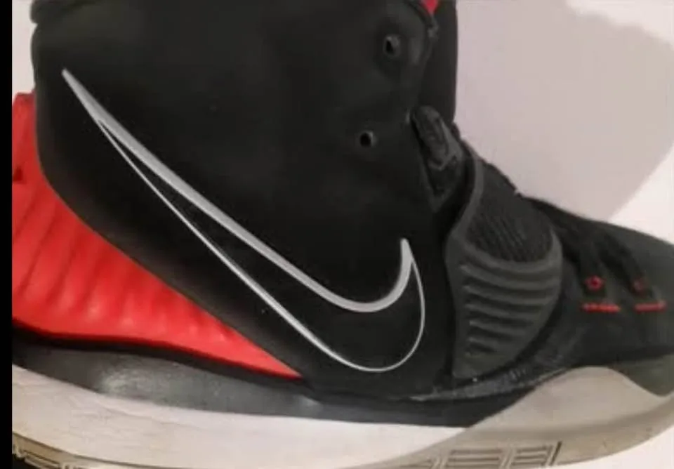 Kid's Nike Kyrie 6 GS size 6.5Y image indicator(2)