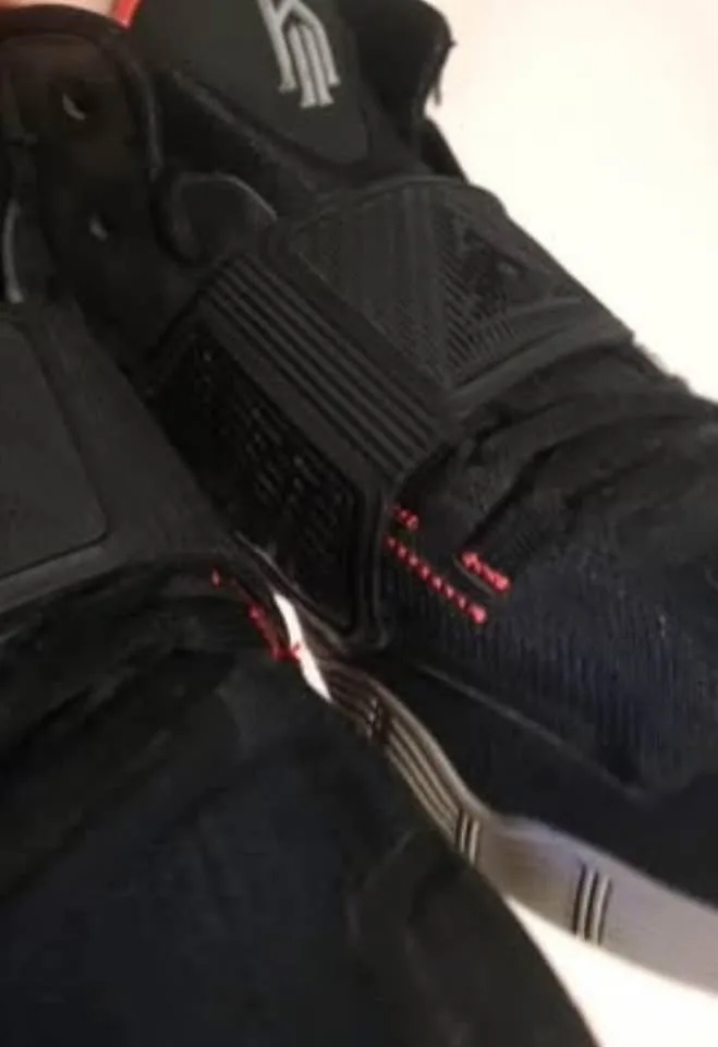 Kid's Nike Kyrie 6 GS size 6.5Y image indicator(4)