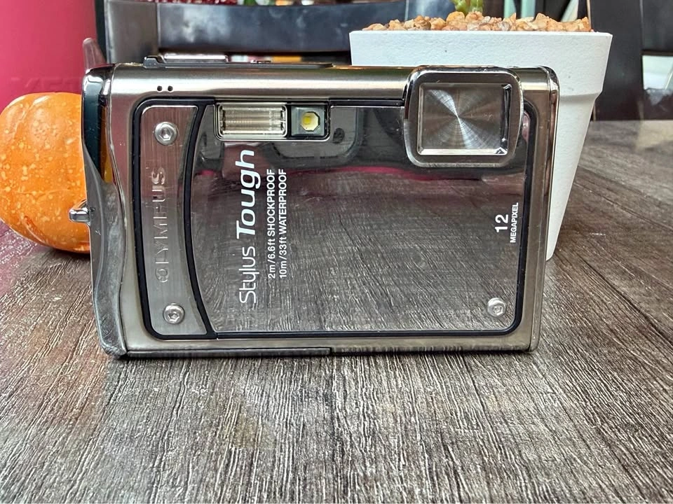 Olympus Stylus Tough-8000 Digital Camera – NOT WORKING – Parts /