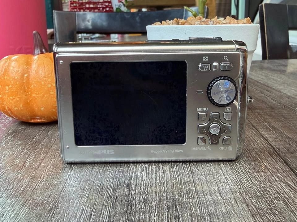 Olympus Stylus Tough-8000 Digital Camera – NOT WORKING – Parts / - photo 2