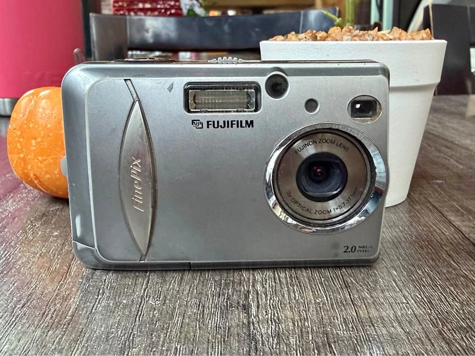 Fujifilm FinePix A203 2MP Digital Camera – NOT WORKING – Parts /