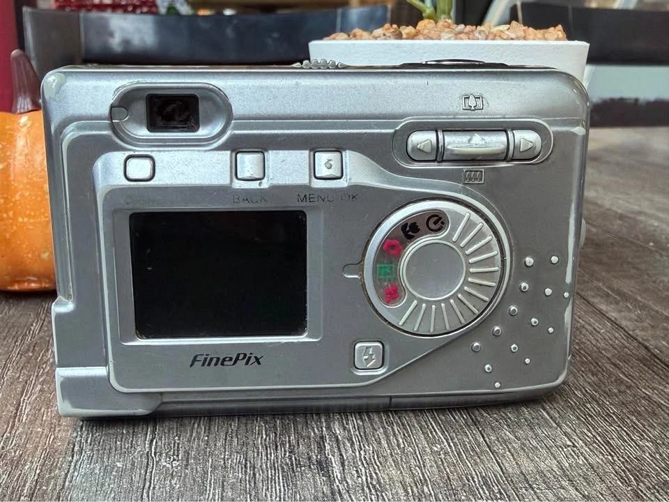 Fujifilm FinePix A203 2MP Digital Camera – NOT WORKING – Parts / - photo 2