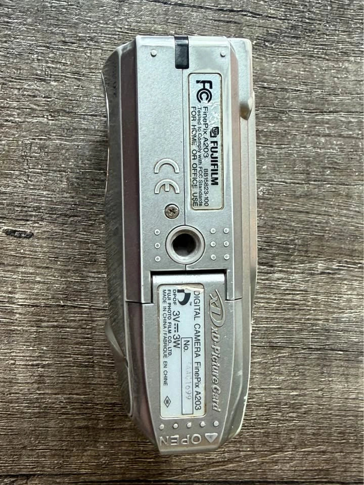 Fujifilm FinePix A203 2MP Digital Camera – NOT WORKING – Parts / - photo 3