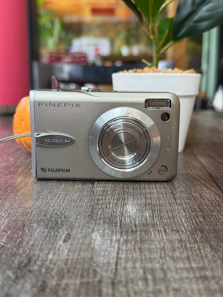 Fujifilm FinePix F30 Digital Camera CCD– Tested Working + 2 Batt - photo 3