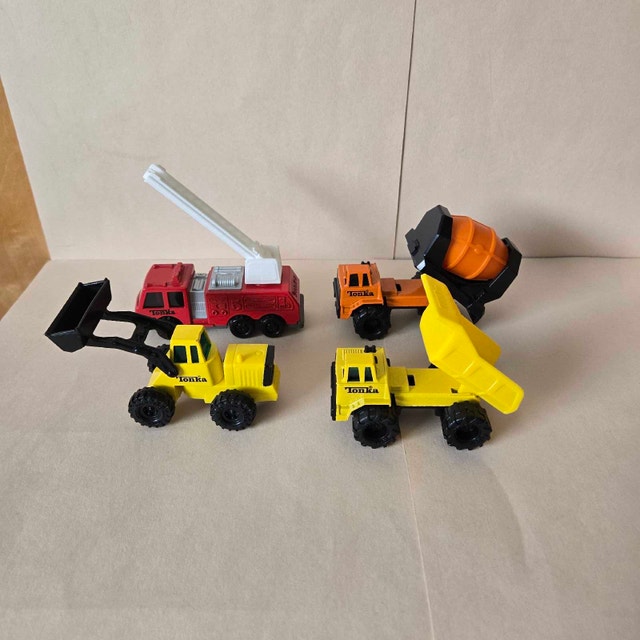 4 Mini Tonka Trucks - photo 3