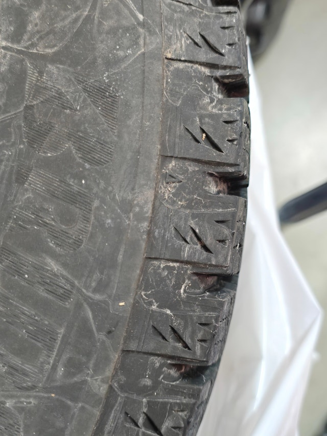 Bridgestone Blizzak WS90 215/60R16 Winter Tires - photo 2