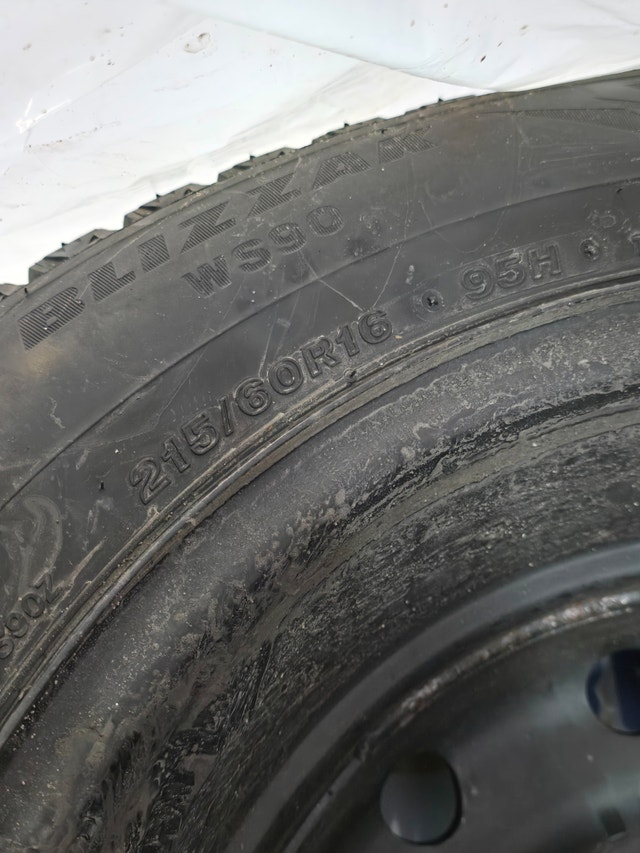 Bridgestone Blizzak WS90 215/60R16 Winter Tires - photo 3