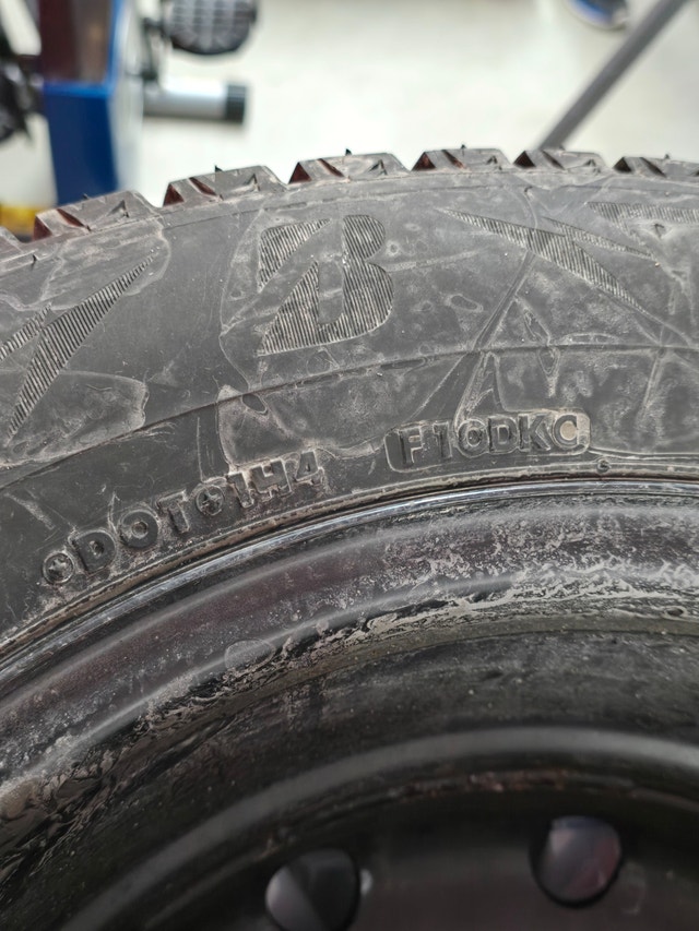 Bridgestone Blizzak WS90 215/60R16 Winter Tires - photo 5
