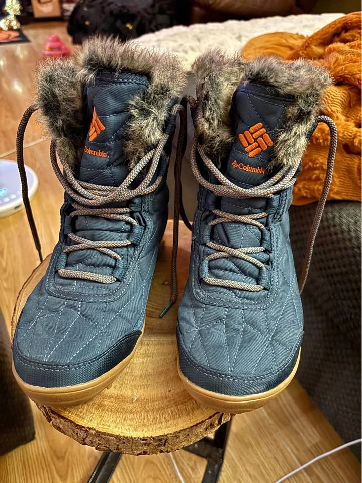 Like-New! Columbia Women's Minx Shorty III Cold Weather Boots si