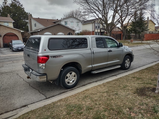 Toyota Tundra 2007 double cab with cap 165,842Km