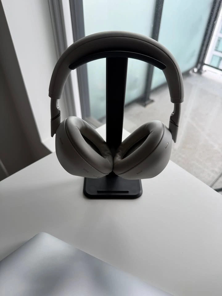 Black Aluminum Headphone Stand (New) - photo 4