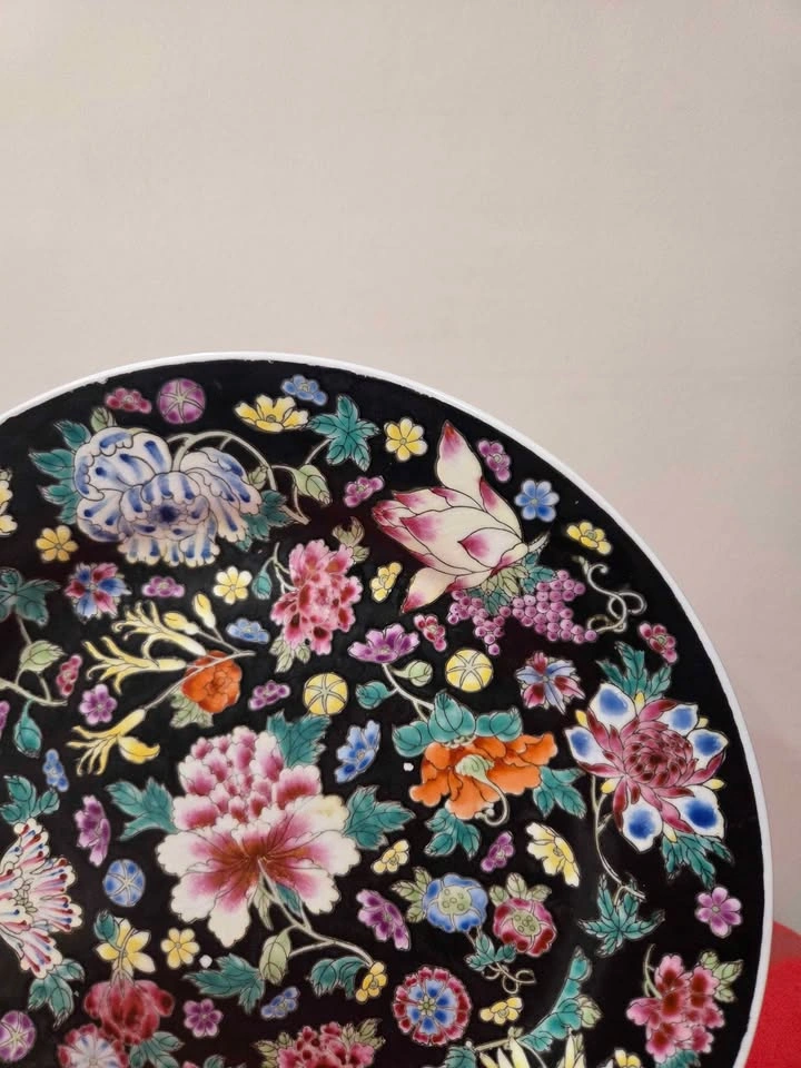Vintage Jingdezhen Famille Noir Porcelain Plate, 10 1/4" - photo 3