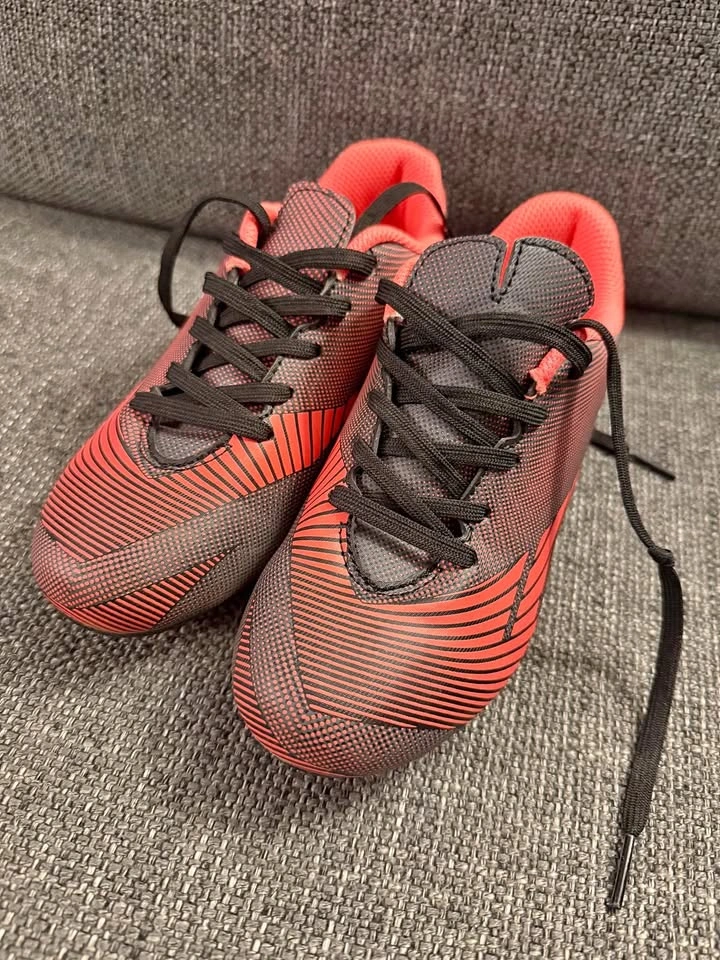 Kids soccer cleats (size 1)