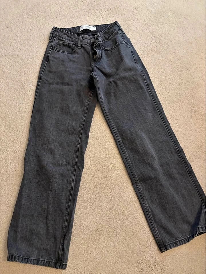 Hollister Low-Rise Baggy Jeans W23