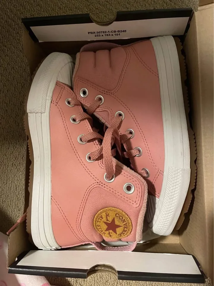 Kids NIB Size 2 fleece-lined leather Converse Berkshire boots image indicator(6)