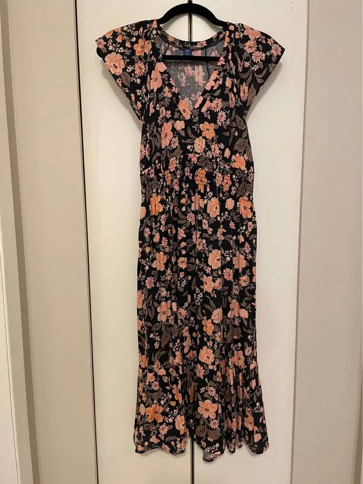 Size XS Petite ~ Like new floral midi dress image indicator(4)