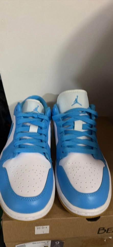 Nike Air Jordan 1 Low UNC - photo 3