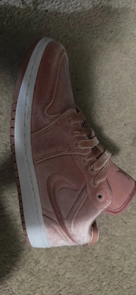 Jordan Air Jordan 1 Mid Pink Velvet (size 9) - photo 2