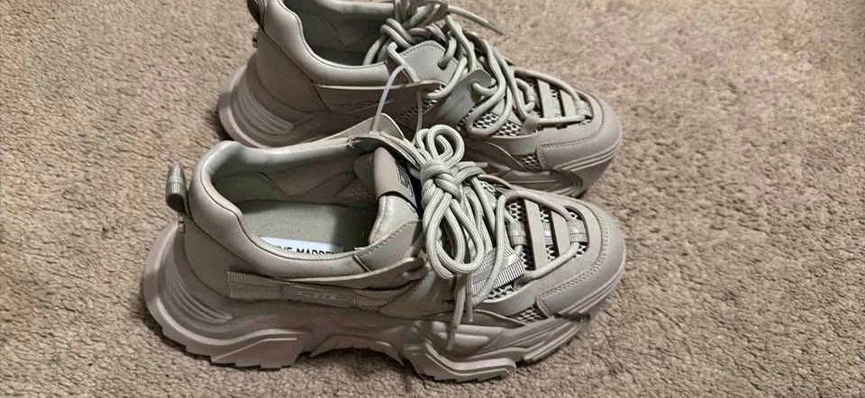 Steve Madden Possession Sneakers(9.5)