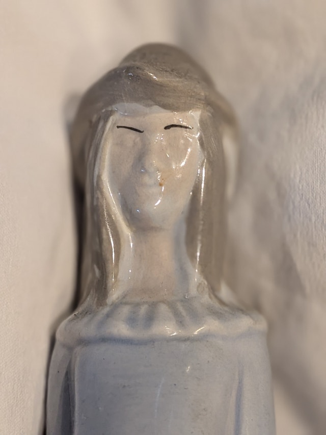 Ceramic Lady Figurine - photo 2