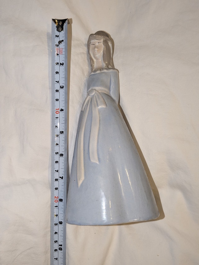 Ceramic Lady Figurine - photo 4