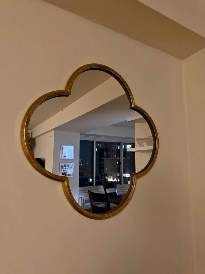 Wall mirror