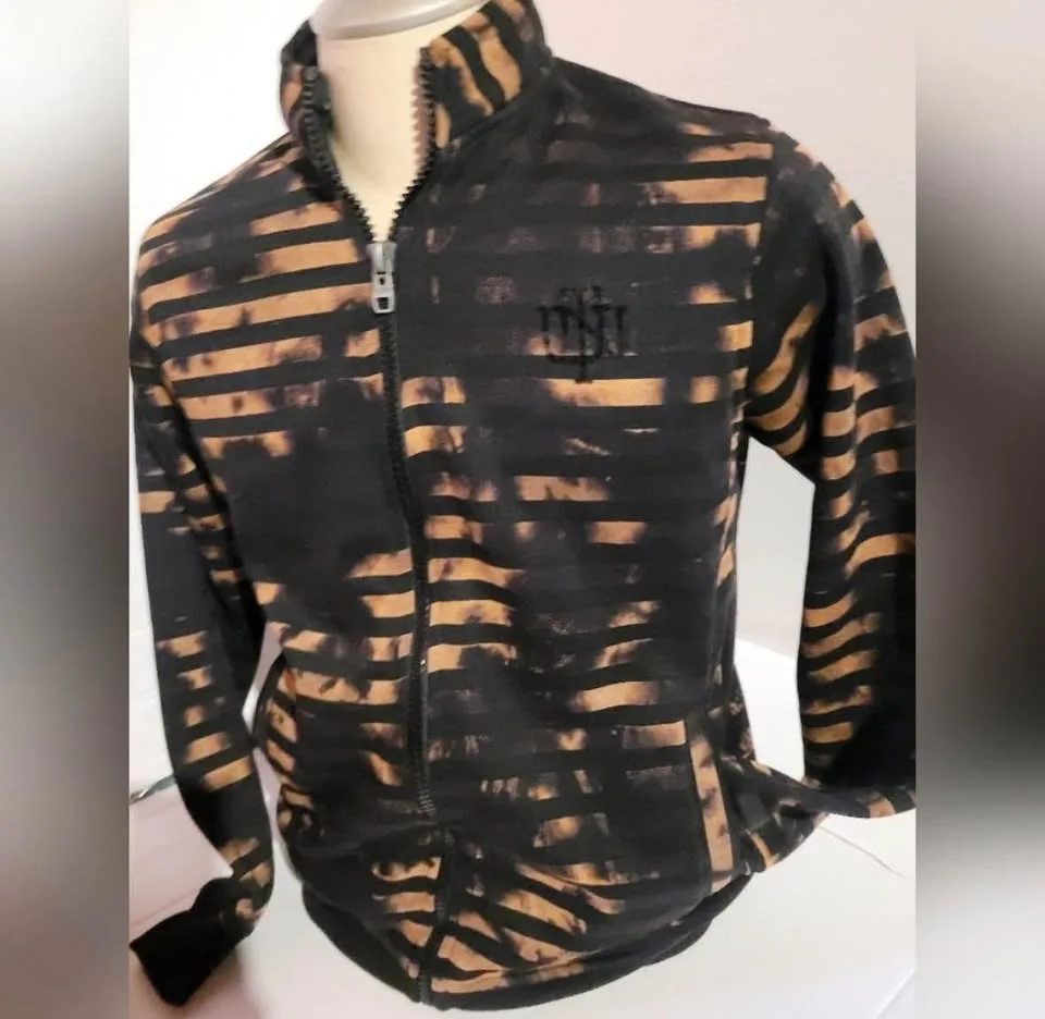 Uni Fit Men Sweater size Large image indicator(2)