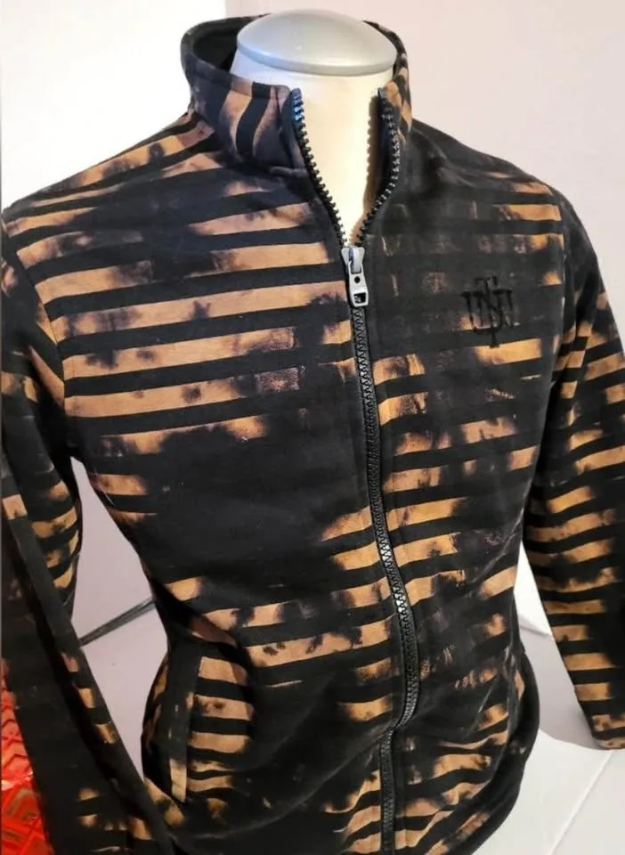 Uni Fit Men Sweater size Large image indicator(3)