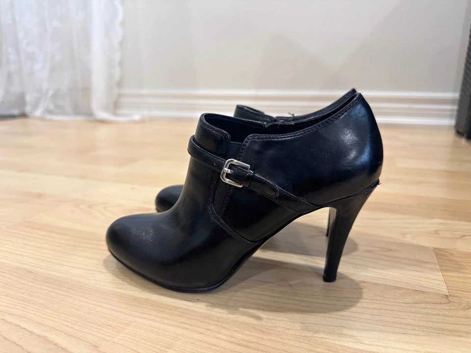 New West Black Leather Ankle Heeled Boots