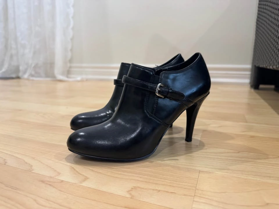 New West Black Leather Ankle Heeled Boots - photo 2