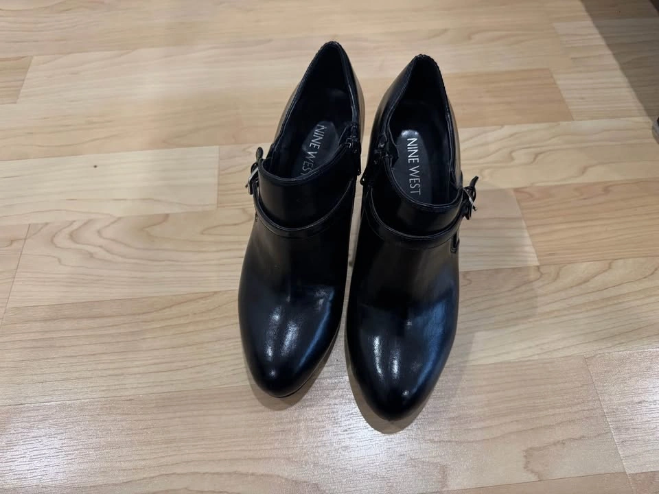 New West Black Leather Ankle Heeled Boots - photo 4