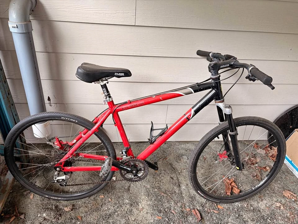 Rektek Hybrid Bike | Shimano Deore | Disc Brakes | 26” Wheels
