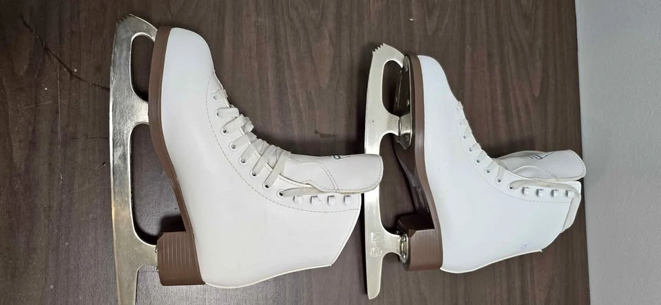 Jackson Glacier 120 Figure Ice Skates – Size 6