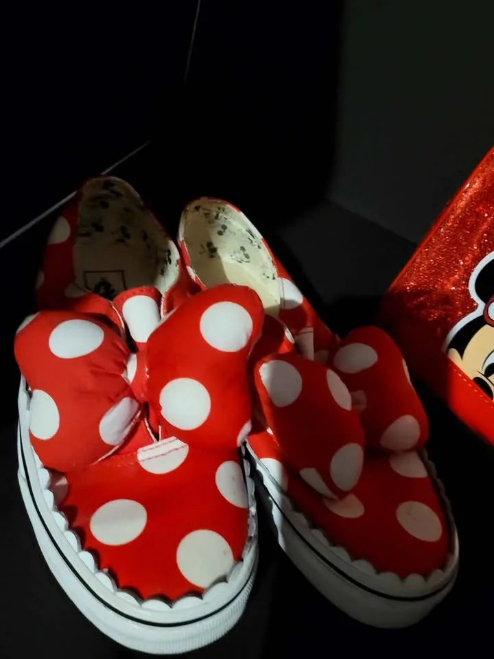 DISNEY DUO: Vans Minnie Mouse Bow shoes + Disney mini Purse image indicator(2)